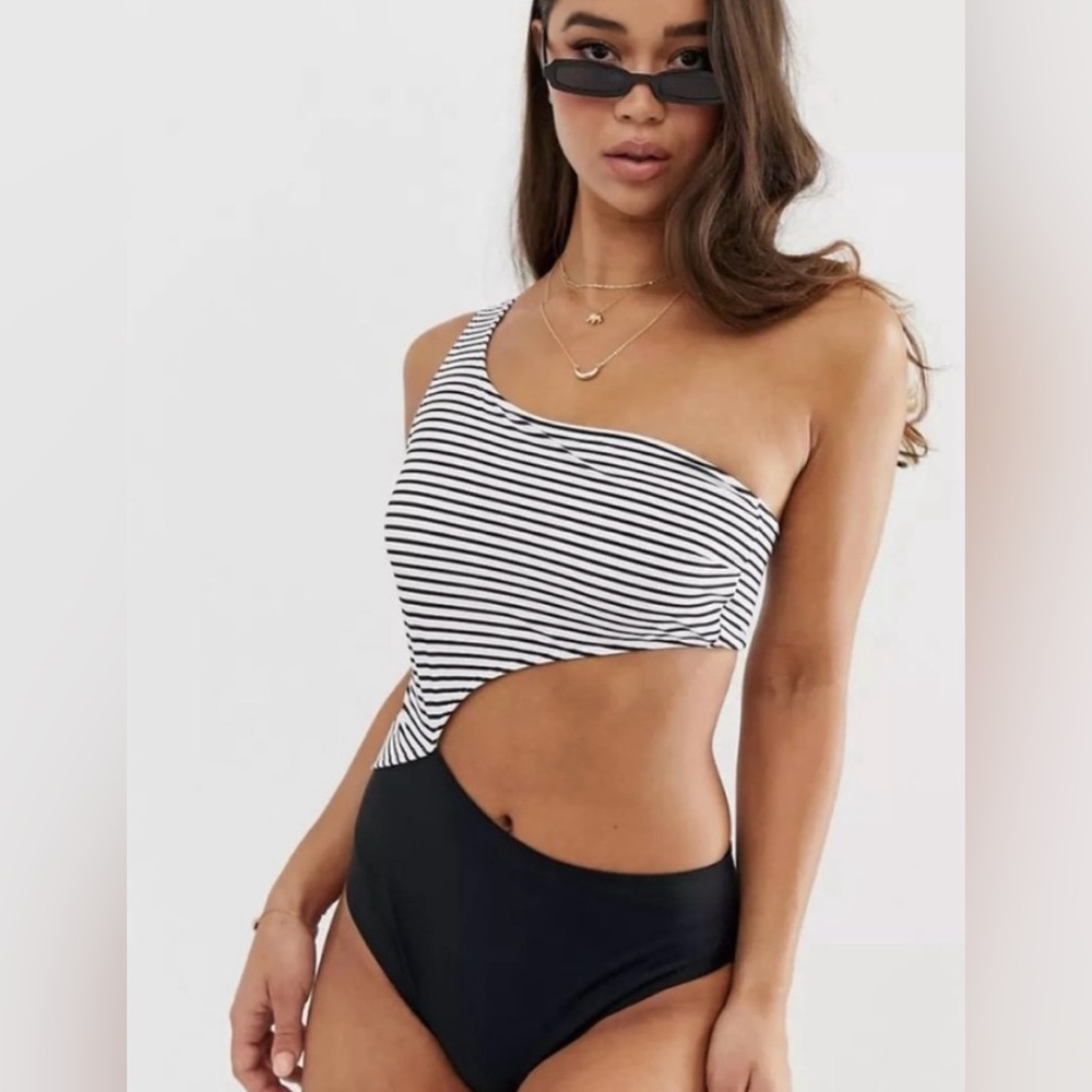 Super Cute Abercrombie & Fitch Swimsuit